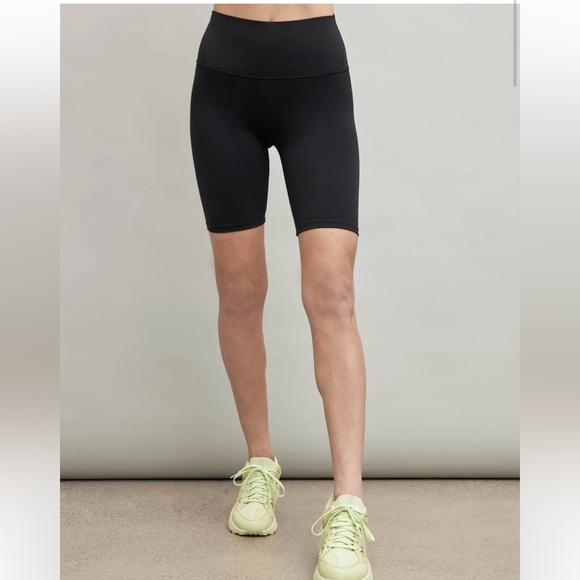 Carbon38 High Rise Biker Short In Diamond Compression - Picture 2 of 6